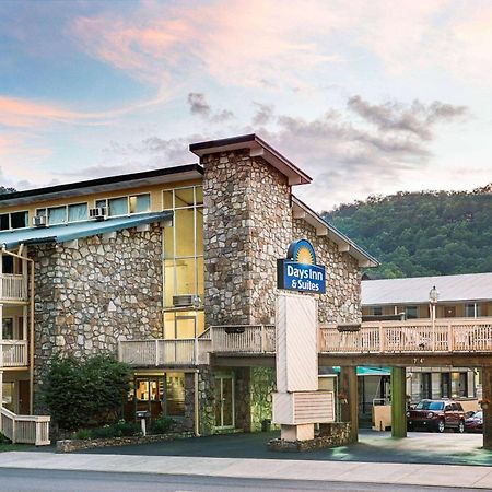 Days Inn & Suites By Wyndham Downtown Gatlinburg Parkway Exterior photo