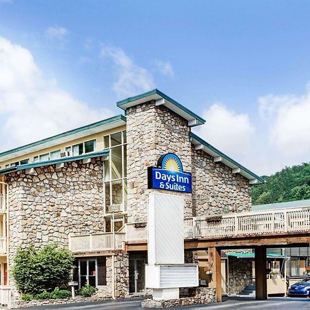 Days Inn & Suites By Wyndham Downtown Gatlinburg Parkway Exterior photo