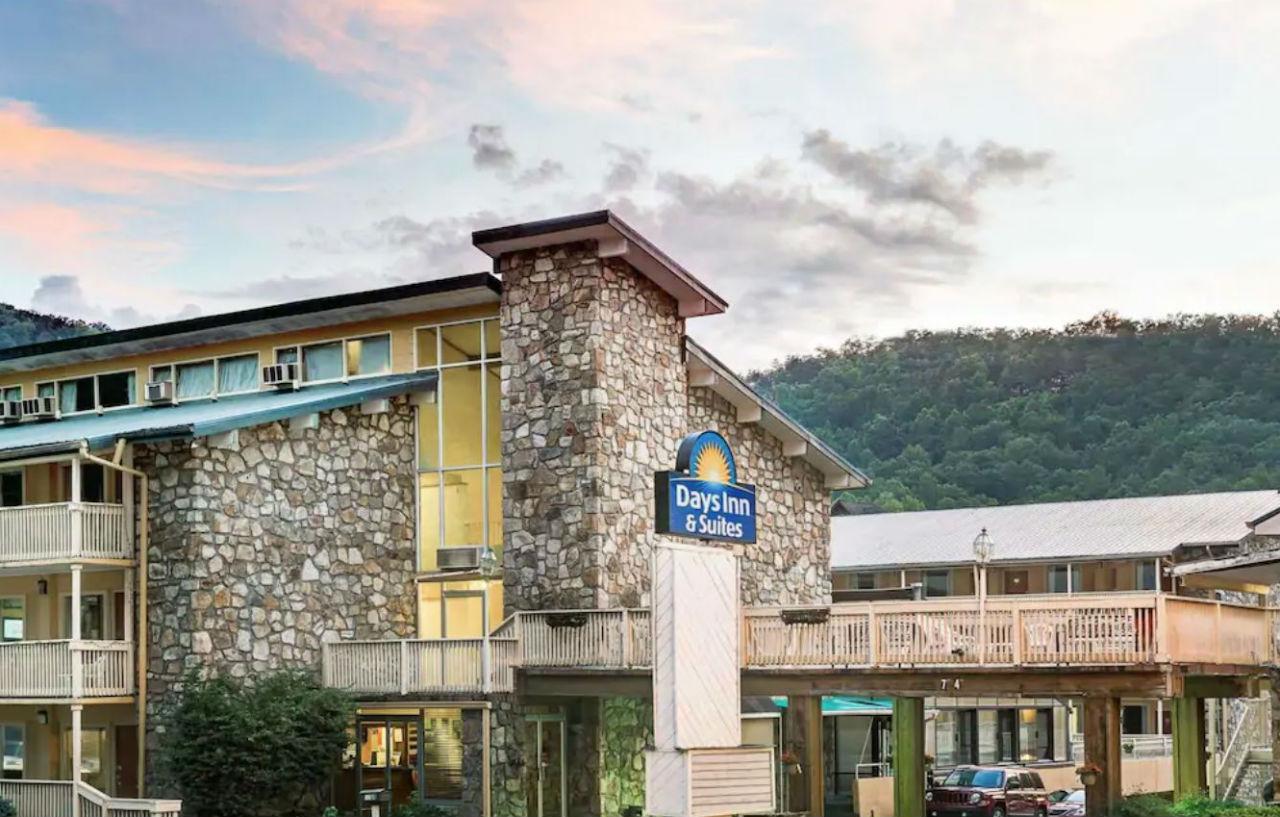 Days Inn & Suites By Wyndham Downtown Gatlinburg Parkway Exterior photo